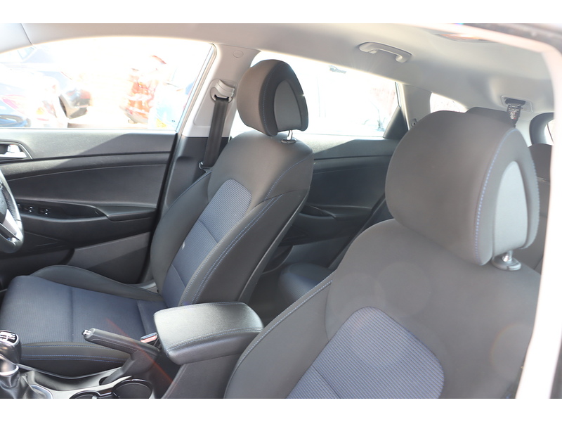 Hyundai 1.6 GDI BLUE DRIVE SE NAV SUV 5DR PETROL MANUAL HEATED SEATS SAT NAV BLUETOOTH DAB STEREO PARKING AIDS 2 OWNERS SAME OWNER FOR 5 YEARS 69000 MILES SH 72-74 Mitcham Road