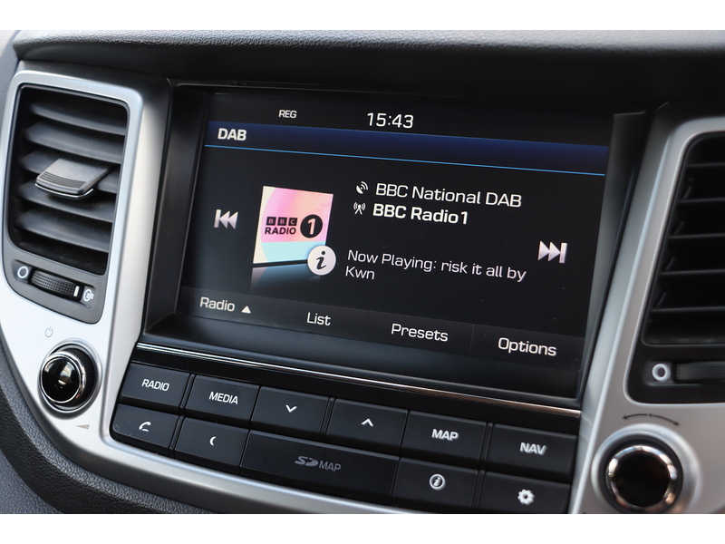 Hyundai 1.6 GDI BLUE DRIVE SE NAV SUV 5DR PETROL MANUAL HEATED SEATS SAT NAV BLUETOOTH DAB STEREO PARKING AIDS 2 OWNERS SAME OWNER FOR 5 YEARS 69000 MILES SH 72-74 Mitcham Road