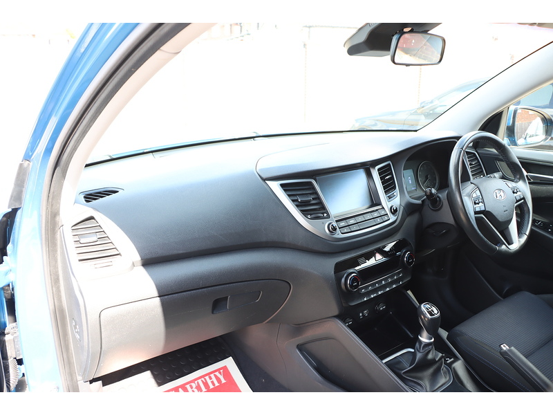 Hyundai 1.6 GDI BLUE DRIVE SE NAV SUV 5DR PETROL MANUAL HEATED SEATS SAT NAV BLUETOOTH DAB STEREO PARKING AIDS 2 OWNERS SAME OWNER FOR 5 YEARS 69000 MILES SH 72-74 Mitcham Road