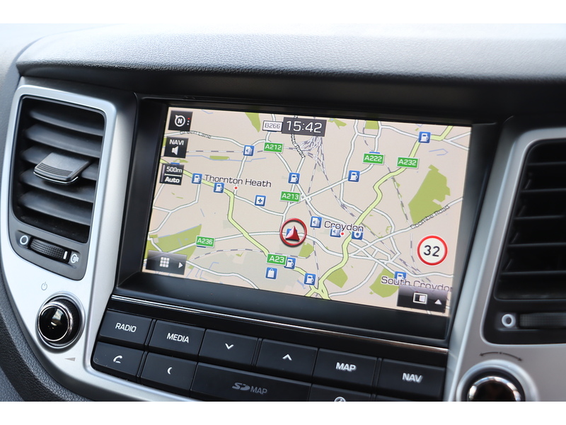 Hyundai 1.6 GDI BLUE DRIVE SE NAV SUV 5DR PETROL MANUAL HEATED SEATS SAT NAV BLUETOOTH DAB STEREO PARKING AIDS 2 OWNERS SAME OWNER FOR 5 YEARS 69000 MILES SH 72-74 Mitcham Road