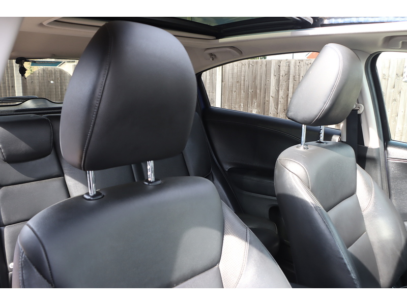 Honda 1.5 I-VTEC EX SUV 5DR PETROL CVT AUTO SUNROOF HEATED SEATS SAT NAV BLUETOOTH DAB STEREO REAR CAMERA PARKING AIDS 2 OWNERS 70000 MILES FSH 9 SERVICES 72-74 Mitcham Road