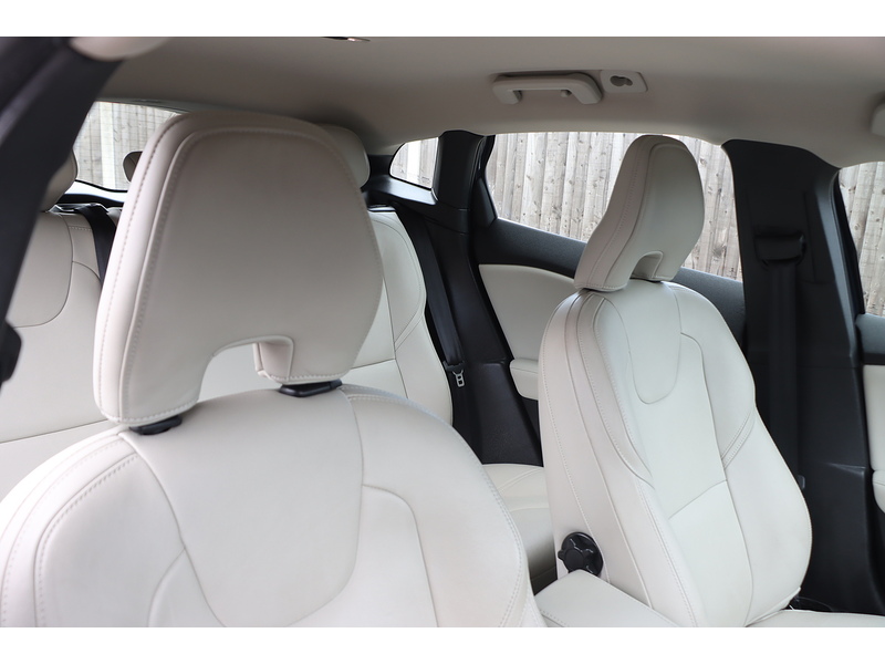 Volvo 1.5 T3 GPF Inscription Hatchback 5dr Petrol Auto Euro 6 (s/s) (152 ps) 72-74 Mitcham Road