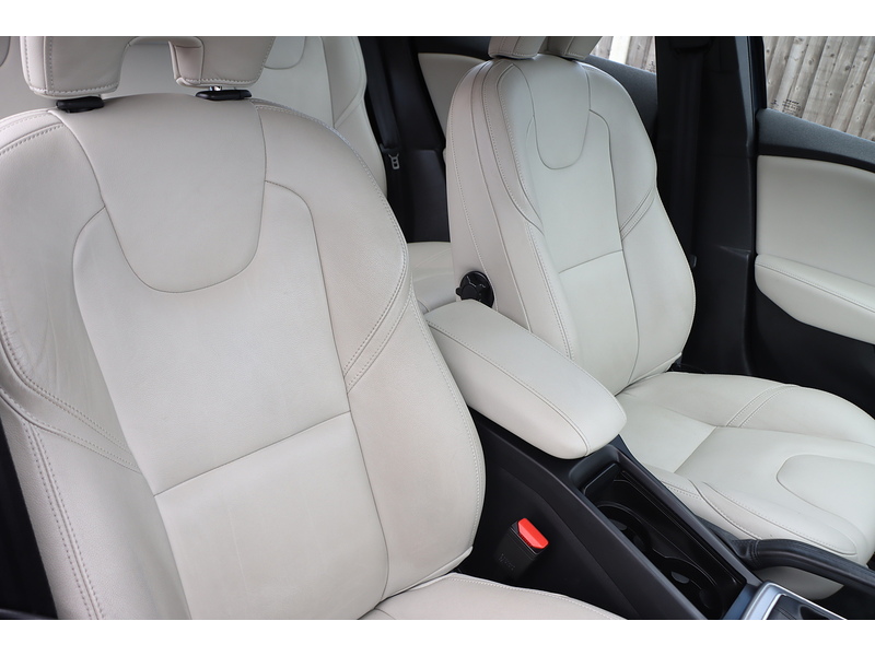Volvo 1.5 T3 GPF Inscription Hatchback 5dr Petrol Auto Euro 6 (s/s) (152 ps) 72-74 Mitcham Road