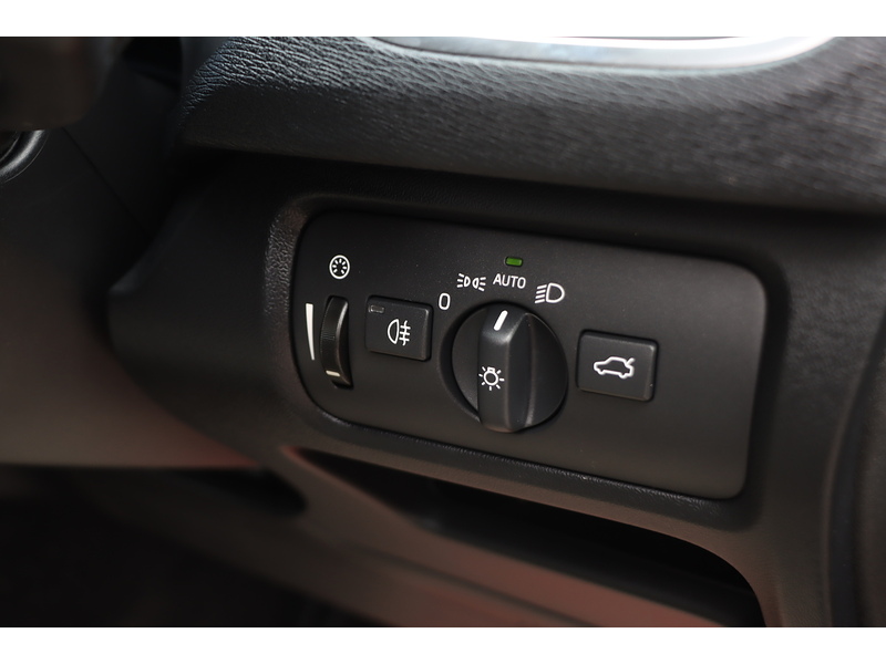 Volvo 1.5 T3 GPF Inscription Hatchback 5dr Petrol Auto Euro 6 (s/s) (152 ps) 72-74 Mitcham Road