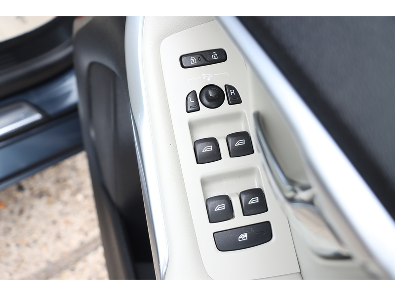 Volvo 1.5 T3 GPF Inscription Hatchback 5dr Petrol Auto Euro 6 (s/s) (152 ps) 72-74 Mitcham Road
