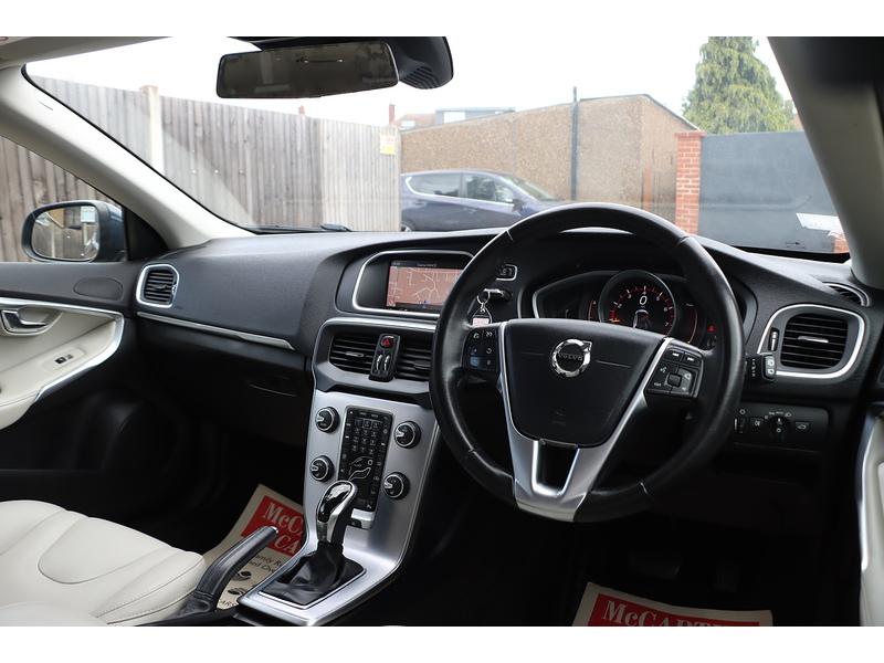 Volvo 1.5 T3 GPF Inscription Hatchback 5dr Petrol Auto Euro 6 (s/s) (152 ps) 72-74 Mitcham Road