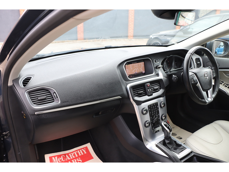 Volvo 1.5 T3 GPF Inscription Hatchback 5dr Petrol Auto Euro 6 (s/s) (152 ps) 72-74 Mitcham Road