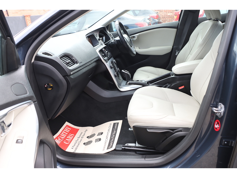 Volvo 1.5 T3 GPF Inscription Hatchback 5dr Petrol Auto Euro 6 (s/s) (152 ps) 72-74 Mitcham Road
