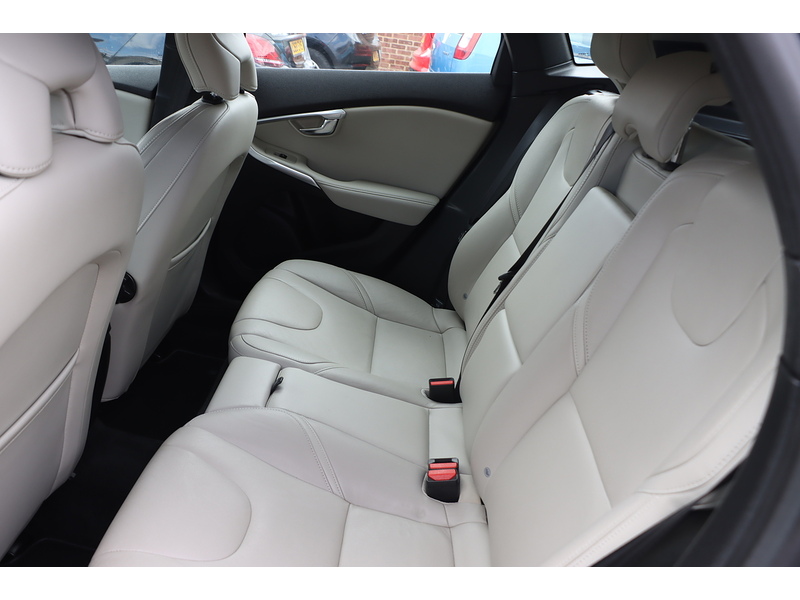 Volvo 1.5 T3 GPF Inscription Hatchback 5dr Petrol Auto Euro 6 (s/s) (152 ps) 72-74 Mitcham Road