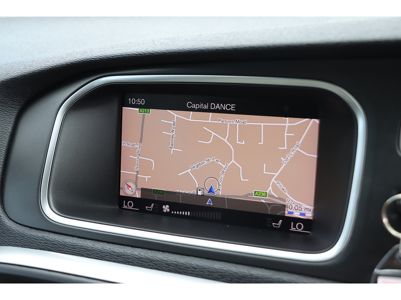 Volvo 1.5 T3 GPF Inscription Hatchback 5dr Petrol Auto Euro 6 (s/s) (152 ps) 72-74 Mitcham Road