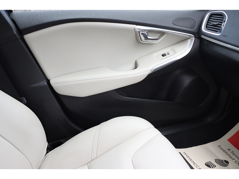Volvo 1.5 T3 GPF Inscription Hatchback 5dr Petrol Auto Euro 6 (s/s) (152 ps) 72-74 Mitcham Road