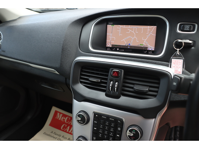 Volvo 1.5 T3 GPF Inscription Hatchback 5dr Petrol Auto Euro 6 (s/s) (152 ps) 72-74 Mitcham Road