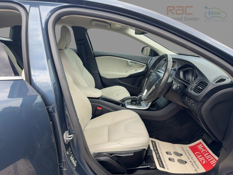 Volvo 1.5 T3 GPF Inscription Hatchback 5dr Petrol Auto Euro 6 (s/s) (152 ps) 72-74 Mitcham Road