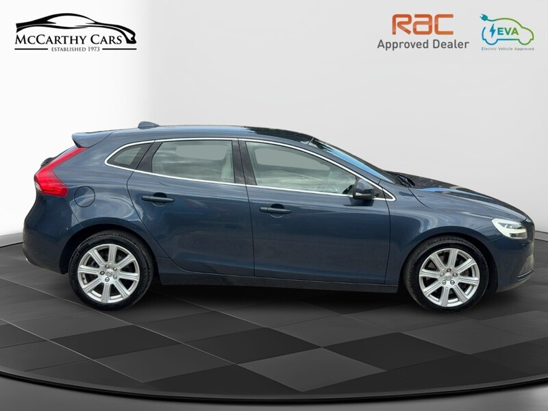 Volvo 1.5 T3 GPF Inscription Hatchback 5dr Petrol Auto Euro 6 (s/s) (152 ps) 72-74 Mitcham Road