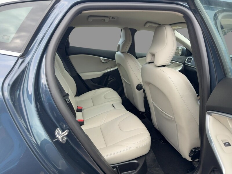 Volvo 1.5 T3 GPF Inscription Hatchback 5dr Petrol Auto Euro 6 (s/s) (152 ps) 72-74 Mitcham Road