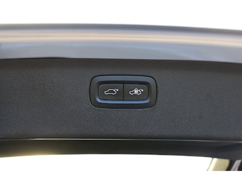 Volvo 2.0 D5 PowerPulse R-Design SUV 5dr Diesel Auto 4WD Euro 6 (s/s) (235 ps) 72-74 Mitcham Road