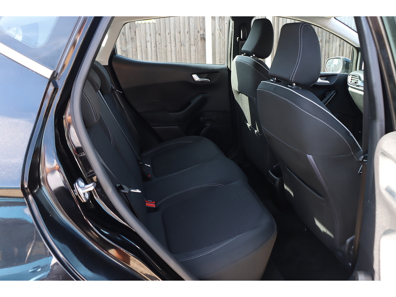 Ford 1.0T ECOBOOST ZETEC HATCHBACK 5DR PETROL AUTO SAT NAV BLUETOOTH DAB STEREO APPLE CARPLAY REAR CAMERA PARKING AIDS JUST 2 OWNERS ONLY 28000 MILES SH 92-96 Mitcham Road