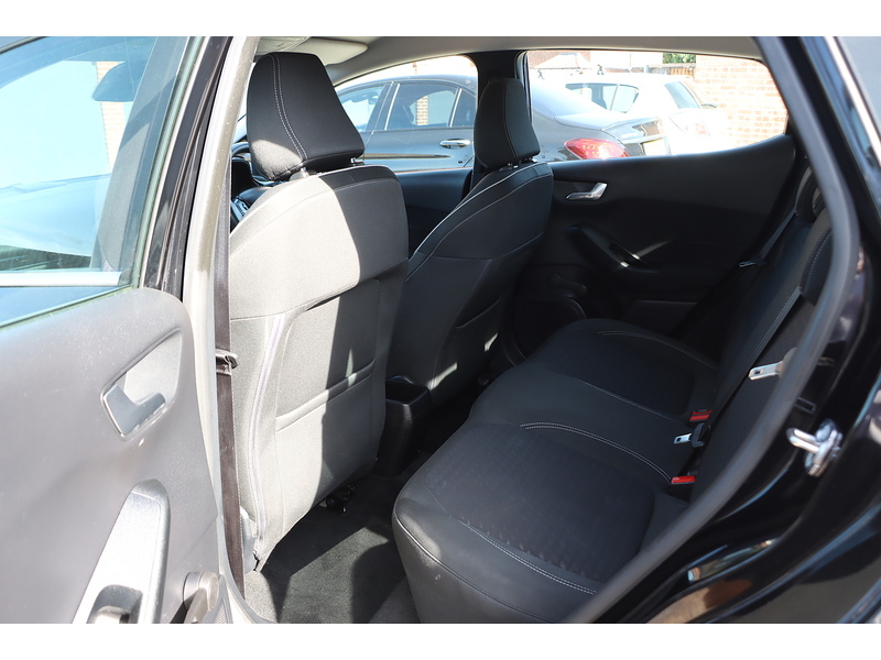 Ford 1.0T ECOBOOST ZETEC HATCHBACK 5DR PETROL AUTO SAT NAV BLUETOOTH DAB STEREO APPLE CARPLAY REAR CAMERA PARKING AIDS JUST 2 OWNERS ONLY 28000 MILES SH 92-96 Mitcham Road
