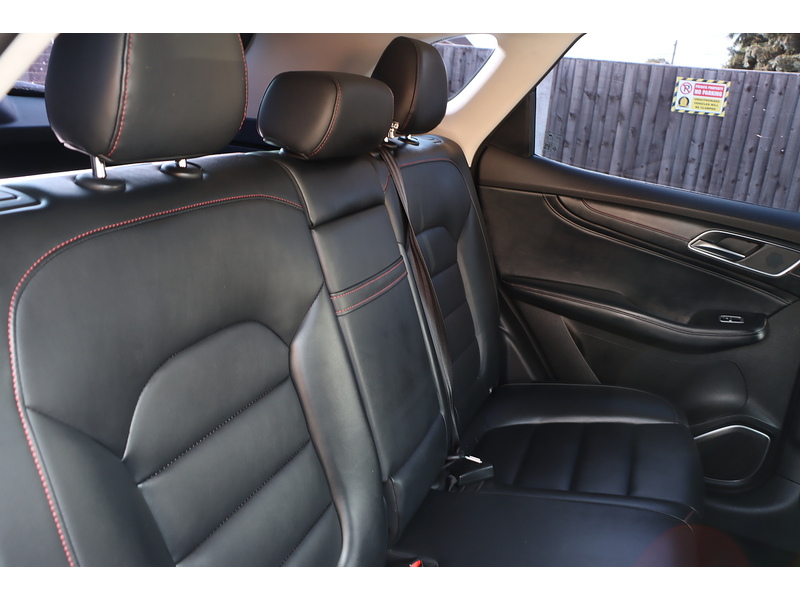 MG 1.5 T-GDI EXCITE SUV 5DR PETROL DCT AUTO SAT NAV BLUETOOTH DAB STEREO APPLE CARPLAY REAR CAMERA WITH PARKING AIDS JUST 2 OWNERS ONLY 55000 MILES SH 72-74 Mitcham Road