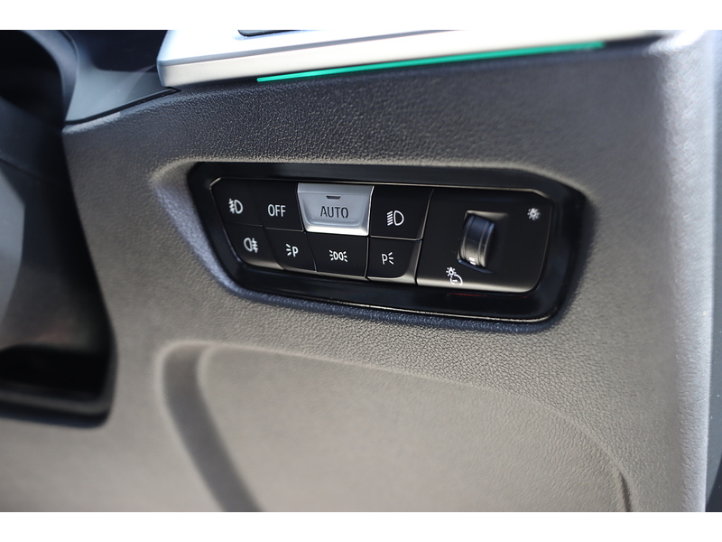 BMW 330E 2.0 12KWH SE PRO TOURING 5DR PETROL PLUG-IN HYBRID AUTO SUNROOF SAT NAV BLUETOOTH APPLE CARPLAY REAR CAMERA PARKING AIDS 2 OWNERS 74000 MILES SH 72-74 Mitcham Road