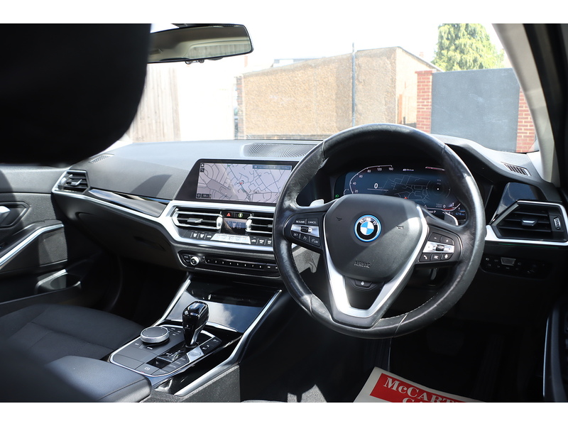 BMW 330E 2.0 12KWH SE PRO TOURING 5DR PETROL PLUG-IN HYBRID AUTO SUNROOF SAT NAV BLUETOOTH APPLE CARPLAY REAR CAMERA PARKING AIDS 2 OWNERS 74000 MILES SH 72-74 Mitcham Road