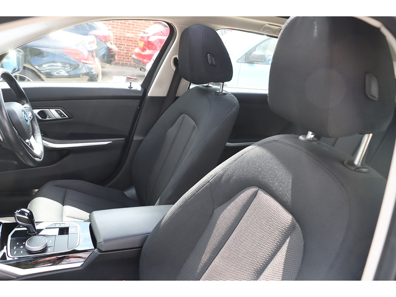 BMW 330E 2.0 12KWH SE PRO TOURING 5DR PETROL PLUG-IN HYBRID AUTO SUNROOF SAT NAV BLUETOOTH APPLE CARPLAY REAR CAMERA PARKING AIDS 2 OWNERS 74000 MILES SH 72-74 Mitcham Road