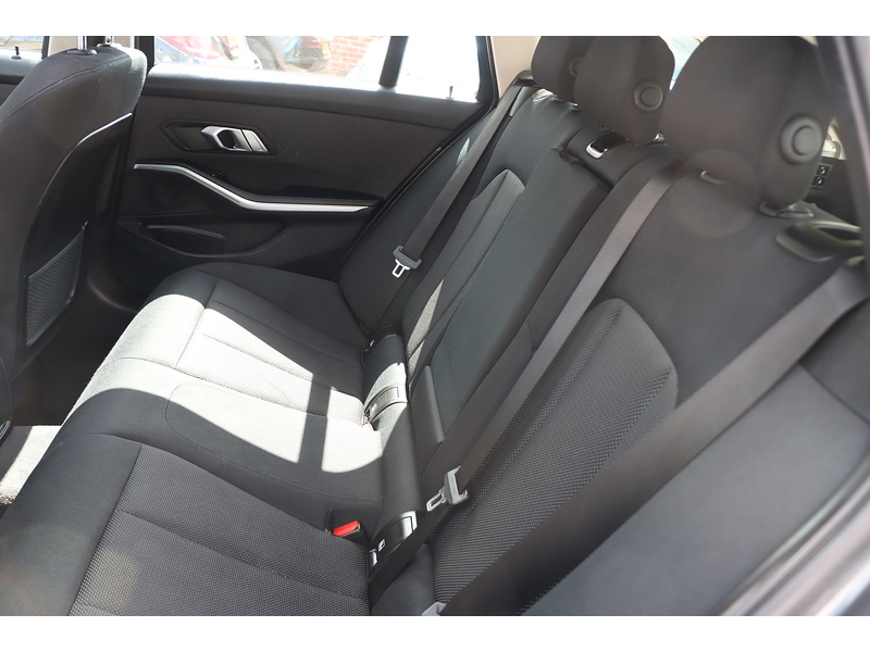 BMW 330E 2.0 12KWH SE PRO TOURING 5DR PETROL PLUG-IN HYBRID AUTO SUNROOF SAT NAV BLUETOOTH APPLE CARPLAY REAR CAMERA PARKING AIDS 2 OWNERS 74000 MILES SH 72-74 Mitcham Road