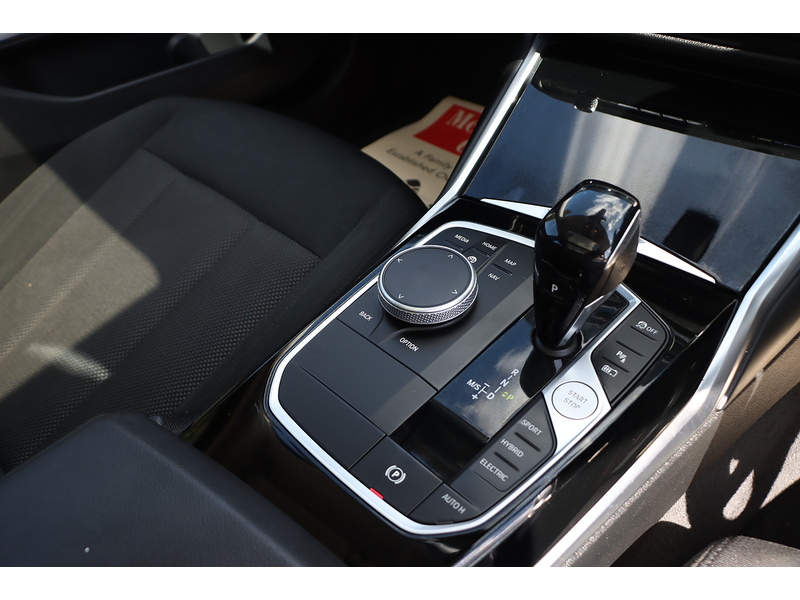 BMW 330E 2.0 12KWH SE PRO TOURING 5DR PETROL PLUG-IN HYBRID AUTO SUNROOF SAT NAV BLUETOOTH APPLE CARPLAY REAR CAMERA PARKING AIDS 2 OWNERS 74000 MILES SH 72-74 Mitcham Road
