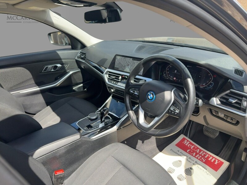 BMW 330E 2.0 12KWH SE PRO TOURING 5DR PETROL PLUG-IN HYBRID AUTO SUNROOF SAT NAV BLUETOOTH APPLE CARPLAY REAR CAMERA PARKING AIDS 2 OWNERS 74000 MILES SH 72-74 Mitcham Road