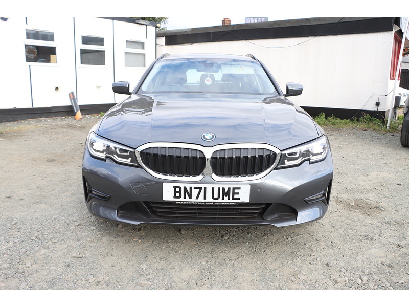 BMW 330E 2.0 12KWH SE PRO TOURING 5DR PETROL PLUG-IN HYBRID AUTO SUNROOF SAT NAV BLUETOOTH APPLE CARPLAY REAR CAMERA PARKING AIDS 2 OWNERS 74000 MILES SH 72-74 Mitcham Road