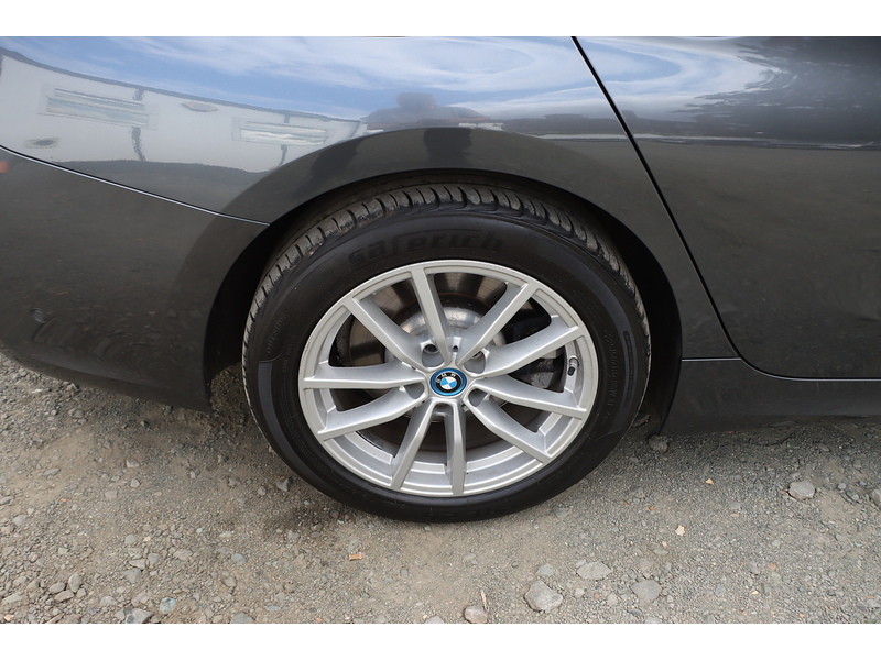 BMW 330E 2.0 12KWH SE PRO TOURING 5DR PETROL PLUG-IN HYBRID AUTO SUNROOF SAT NAV BLUETOOTH APPLE CARPLAY REAR CAMERA PARKING AIDS 2 OWNERS 74000 MILES SH 72-74 Mitcham Road