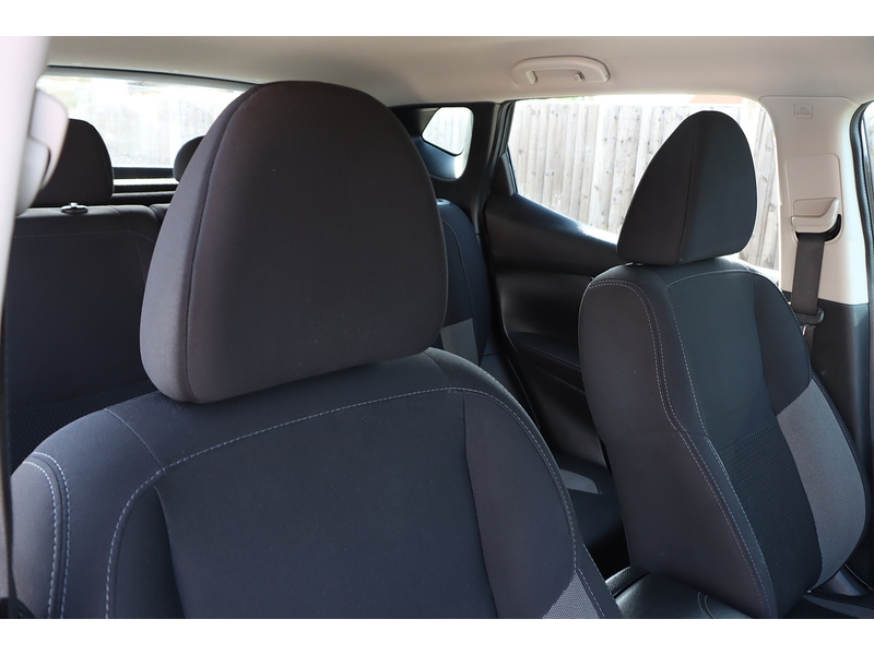 Nissan 1.3 DIG-T ACENTA PREMIUM SUV 5DR PETROL DCT AUTO SAT NAV BLUETOOTH DAB STEREO APPLE CARPLAY REAR CAMERA PARKING AIDS JUST 2 OWNERS ONLY 43000 MILES SH 92-96 Mitcham Road