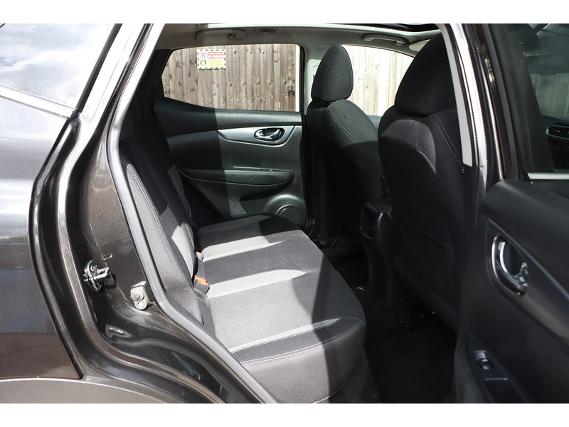 Nissan 1.3 DIG-T N-CONNECTA SUV 5DR PETROL DCT AUTO PAN ROOF SAT NAV BLUETOOTH DAB STEREO APPLE CARPLAY REAR CAMERA PARKING AIDS 2 OWNERS ONLY 46000 MILES SH 72-74 Mitcham Road