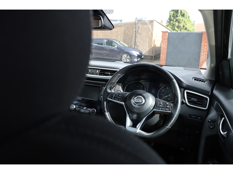 Nissan 1.3 DIG-T N-CONNECTA SUV 5DR PETROL DCT AUTO PAN ROOF SAT NAV BLUETOOTH DAB STEREO APPLE CARPLAY REAR CAMERA PARKING AIDS 2 OWNERS ONLY 46000 MILES SH 72-74 Mitcham Road