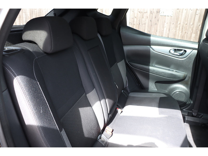 Nissan 1.3 DIG-T N-CONNECTA SUV 5DR PETROL DCT AUTO PAN ROOF SAT NAV BLUETOOTH DAB STEREO APPLE CARPLAY REAR CAMERA PARKING AIDS 2 OWNERS ONLY 46000 MILES SH 72-74 Mitcham Road