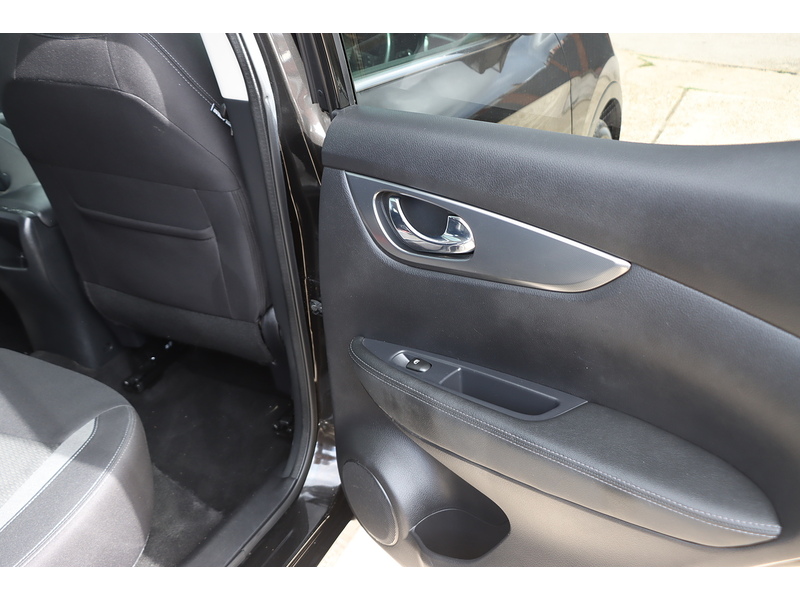 Nissan 1.3 DIG-T N-CONNECTA SUV 5DR PETROL DCT AUTO PAN ROOF SAT NAV BLUETOOTH DAB STEREO APPLE CARPLAY REAR CAMERA PARKING AIDS 2 OWNERS ONLY 46000 MILES SH 72-74 Mitcham Road