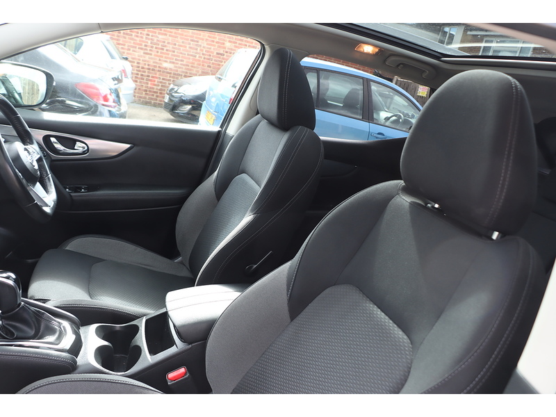 Nissan 1.3 DIG-T N-CONNECTA SUV 5DR PETROL DCT AUTO PAN ROOF SAT NAV BLUETOOTH DAB STEREO APPLE CARPLAY REAR CAMERA PARKING AIDS 2 OWNERS ONLY 46000 MILES SH 72-74 Mitcham Road