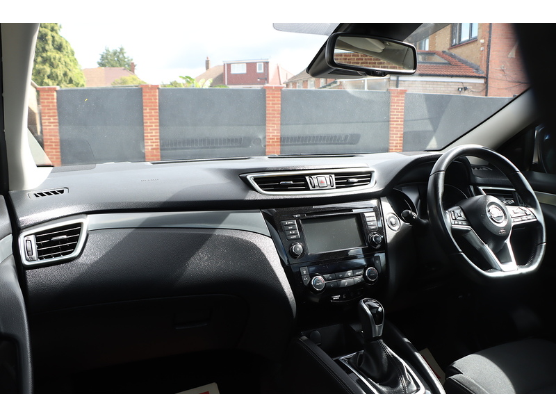 Nissan 1.3 DIG-T N-CONNECTA SUV 5DR PETROL DCT AUTO PAN ROOF SAT NAV BLUETOOTH DAB STEREO APPLE CARPLAY REAR CAMERA PARKING AIDS 2 OWNERS ONLY 46000 MILES SH 72-74 Mitcham Road