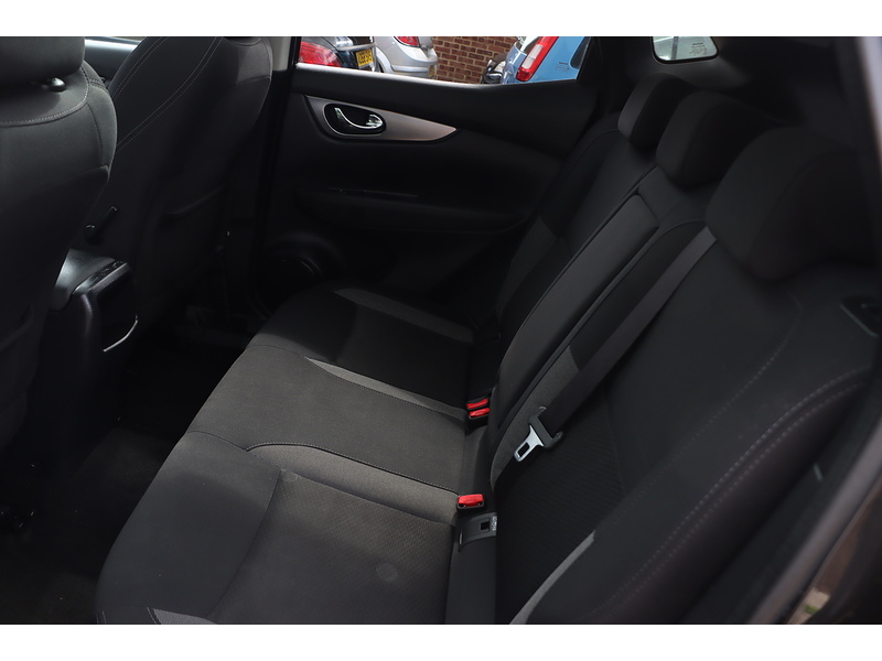 Nissan 1.3 DIG-T N-CONNECTA SUV 5DR PETROL DCT AUTO PAN ROOF SAT NAV BLUETOOTH DAB STEREO APPLE CARPLAY REAR CAMERA PARKING AIDS 2 OWNERS ONLY 46000 MILES SH 72-74 Mitcham Road