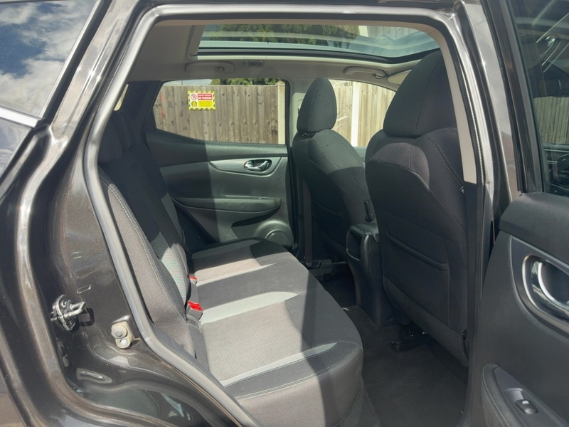 Nissan 1.3 DIG-T N-CONNECTA SUV 5DR PETROL DCT AUTO PAN ROOF SAT NAV BLUETOOTH DAB STEREO APPLE CARPLAY REAR CAMERA PARKING AIDS 2 OWNERS ONLY 46000 MILES SH 72-74 Mitcham Road