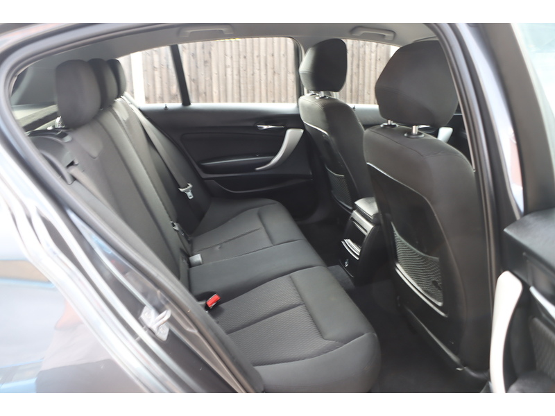 BMW 118I 1.5 SE HATCHBACK 5DR PETROL MANUAL SAT NAV BLUETOOTH DAB STEREO AIR CON PARKING AIDS JUST 1 OWNER FROM NEW ONLY 61000 MILES SH NO ULEZ CHARGE 72-74 Mitcham Road