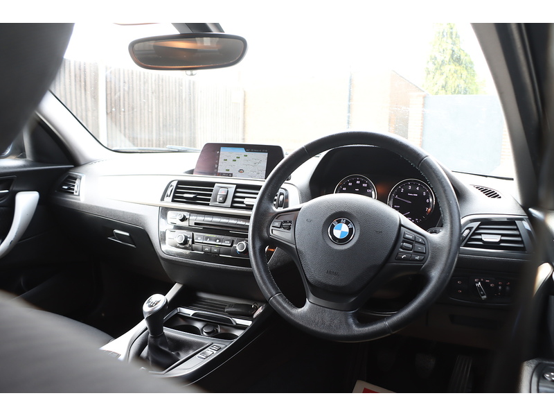 BMW 118I 1.5 SE HATCHBACK 5DR PETROL MANUAL SAT NAV BLUETOOTH DAB STEREO AIR CON PARKING AIDS JUST 1 OWNER FROM NEW ONLY 61000 MILES SH NO ULEZ CHARGE 72-74 Mitcham Road