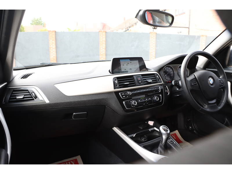 BMW 118I 1.5 SE HATCHBACK 5DR PETROL MANUAL SAT NAV BLUETOOTH DAB STEREO AIR CON PARKING AIDS JUST 1 OWNER FROM NEW ONLY 61000 MILES SH NO ULEZ CHARGE 72-74 Mitcham Road