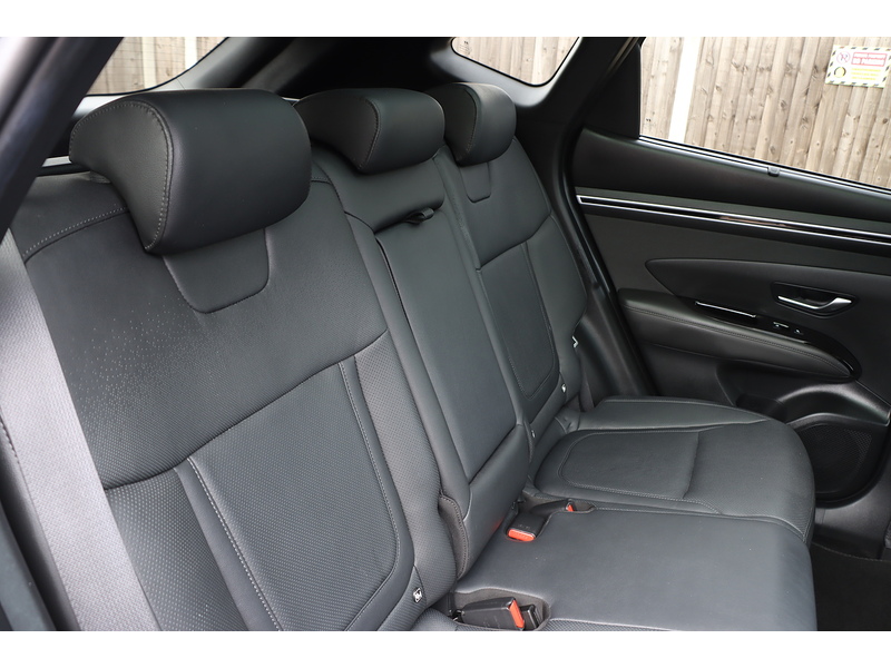 Hyundai 1.6 T-GDI 13.8KWH ULTIMATE SUV 5DR PETROL PLUG-IN HYBRID 4WD AUTO SUNROOF HEATED SEAT SATNAV BLUETOOTH APPLE CARPLAY REAR CAM 2 OWNERS 50000 MILES FSH 92-96 Mitcham Road