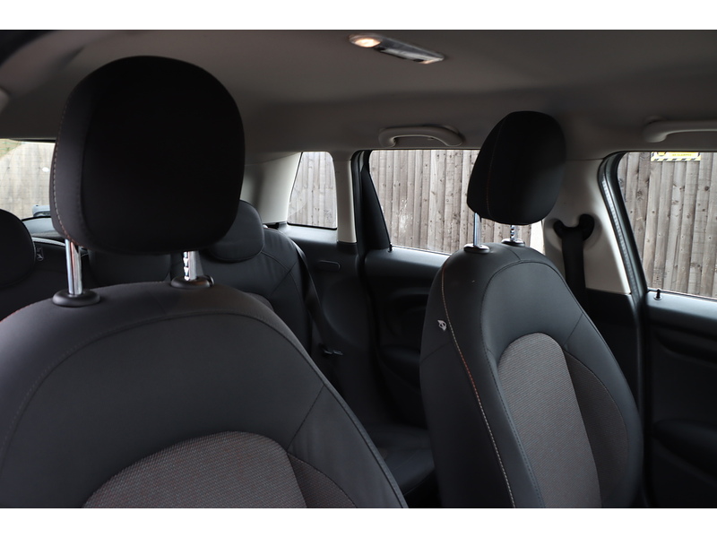 MINI 1.5 COOPER HATCHBACK 5DR PETROL AUTO BLUETOOTH DAB STEREO AIR CON PARKING AIDS JUST 2 OWNERS SAME OWNER FOR 8 YEARS ONLY 64000 MILES SH £35 ROAD TAX 72-74 Mitcham Road