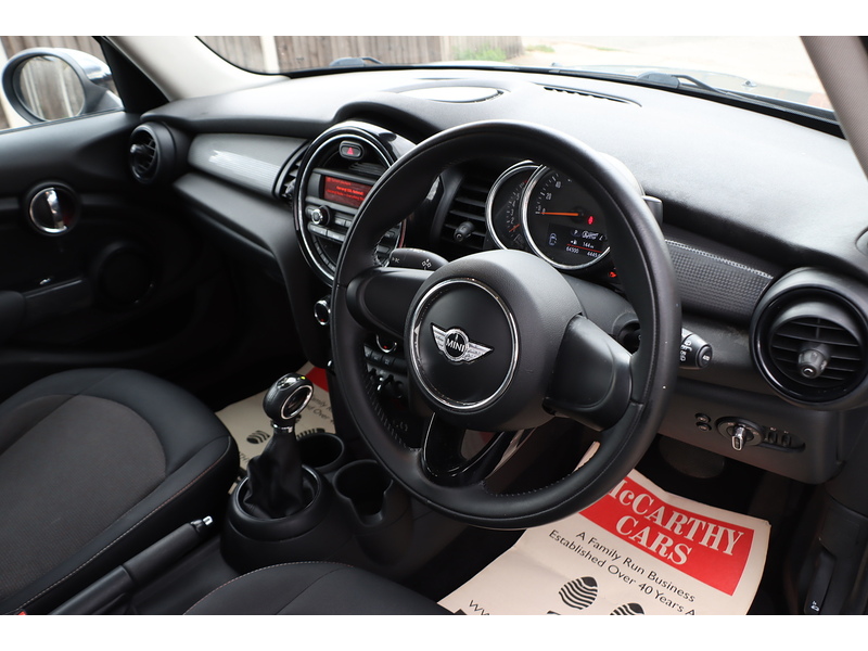 MINI 1.5 COOPER HATCHBACK 5DR PETROL AUTO BLUETOOTH DAB STEREO AIR CON PARKING AIDS JUST 2 OWNERS SAME OWNER FOR 8 YEARS ONLY 64000 MILES SH £35 ROAD TAX 72-74 Mitcham Road