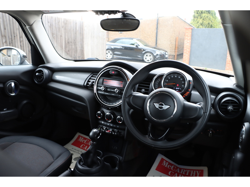 MINI 1.5 COOPER HATCHBACK 5DR PETROL AUTO BLUETOOTH DAB STEREO AIR CON PARKING AIDS JUST 2 OWNERS SAME OWNER FOR 8 YEARS ONLY 64000 MILES SH £35 ROAD TAX 72-74 Mitcham Road