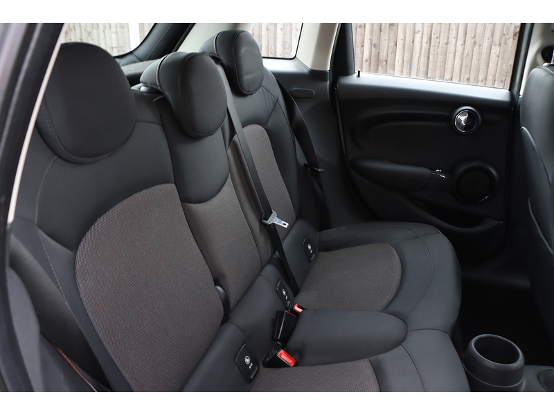 MINI 1.5 COOPER HATCHBACK 5DR PETROL AUTO BLUETOOTH DAB STEREO AIR CON PARKING AIDS JUST 2 OWNERS SAME OWNER FOR 8 YEARS ONLY 64000 MILES SH £35 ROAD TAX 72-74 Mitcham Road