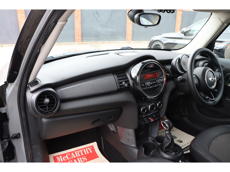 MINI 1.5 COOPER HATCHBACK 5DR PETROL AUTO BLUETOOTH DAB STEREO AIR CON PARKING AIDS JUST 2 OWNERS SAME OWNER FOR 8 YEARS ONLY 64000 MILES SH £35 ROAD TAX 72-74 Mitcham Road