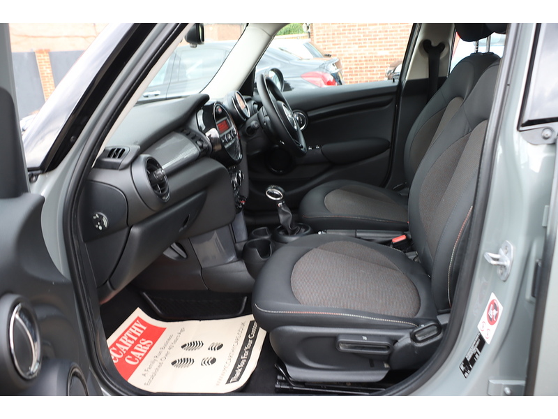 MINI 1.5 COOPER HATCHBACK 5DR PETROL AUTO BLUETOOTH DAB STEREO AIR CON PARKING AIDS JUST 2 OWNERS SAME OWNER FOR 8 YEARS ONLY 64000 MILES SH £35 ROAD TAX 72-74 Mitcham Road